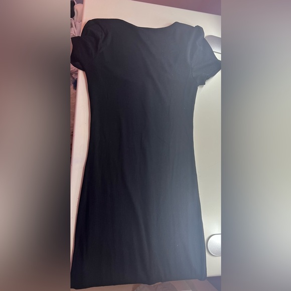 gently worn! size small! - Picture 2 of 2